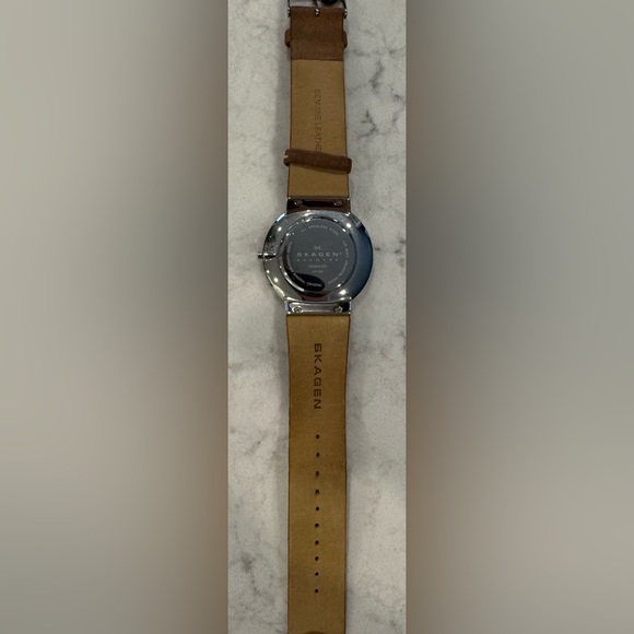 Skagen watch - blue face - light beige suede strap - Picture 2 of 2